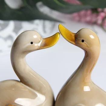 Desktop Dekoration Figurer Søde Par Goose Statuer Af Porcelæn Håndværk Værelse Ornament Kreative Bryllup Gave Keramisk Udsmykning